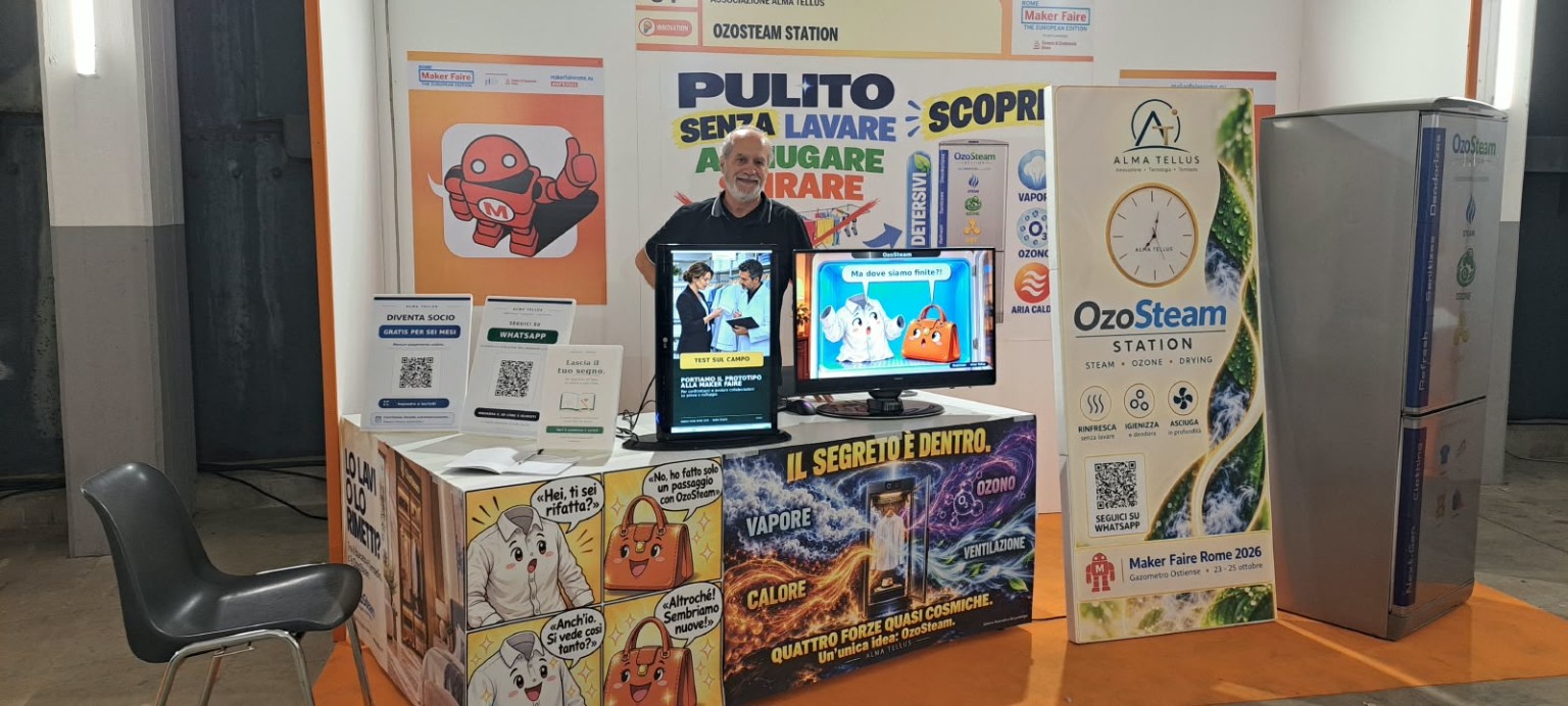 Lo stand di Alma Tellus alla Maker Faire Rome 2026, con schermi, materiali illustrati e il prototipo OzoSteam Station